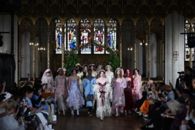 1789743902_AA_20260918_42504692_42504684_LONDRA_MODA_HAFTASINDA_BORA_AKSU_DEFILESI_GERCEKLESTIRILDI.jpg